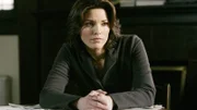 Staatsanwältin Connie Rubirosa (Alana De La Garza) ist sauer, dass Cutter bewusst ihre Weiblichkeit eingesetzt hat, um einen Geschworenen auf ihre Seite zu ziehen.