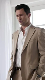 Um an die Hintermänner in einem ehemaligen Fall zu gelangen, will Michael (Jeffrey Donovan) herausfinden, wer noch hinter der Bibel her ist.