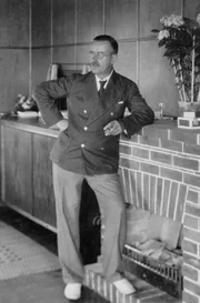 Thomas Mann in seinem Sommerhaus auf der Kurischen Nehrung in Nidden: Hier fand er nun in langen Sommern Inspiration und Ruhe zum Schreiben.