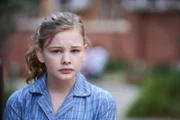 Hannah (Evie MacDonald) begegnet ihrem ersten Schultag an der High School mit gemischten Gefühlen. Einerseits freut sie sich auf einen Neubeginn, doch andererseits hat sie Angst, dass ihre Mitschüler sie wegen ihrer Identität als Transgender-Mädchen ausgrenzen und mobben.