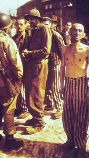 Im Konzentrationslager Dachau entstanden kurz nach der Befreiung durch Aliierten Streitkräfte im Mai 1945 Bilder vom Schrecken nationalsozialistischer Vernichtungspolitik.