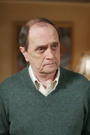 Susans Mutter bekommt einen Heiratsantrag von ihrem Freund Morty (Bob Newhart) ...