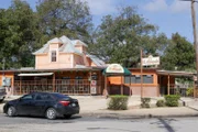 Das in dritter Generation geführte Restaurant „El Milagrito“ in San Antonio ist einer der wenigen Orte in der Stadt, an denen Sie ganze Barbacoa-Köpfe bekommen können.