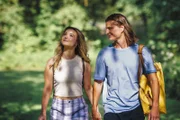 Adrian Steinmann (Kristo Ferkic) will Lilly Engel (Julia Willecke) einen besonders schönen Geburtstag bereiten.