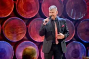 Stimmungsgarant: Semino Rossi begeistert beim "Schlager-Spaß mit Andy Borg" die Gäste in der gemütlichen Weinstube.