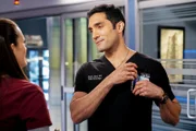 Chicago Med Staffel 6 Folge 11 Sie arbeiten gut zusammen: Torrey DeVitto als Dr. Natalie Manning, Dominic Rains als Dr. Crockett Marcel