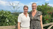 Judith Rakers trifft Maria Höfl-Riesch. Als Highlight der Reise verrät Maria Höfl-Riesch ihre ganz persönlichen Lieblingsplätze am Lago. Die Doppel-Olympiasiegerin hat am Gardasee eine zweite Heimat gefunden.
