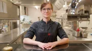 Cornelia Fischer am Pass, Schnittstelle zwischen Küche und Service