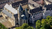 Wanderwege führen rund um das Kloster Knechtsteden bei Dormagen.