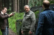 Girwidz' Flucht ist gescheitert. Er ist Franz Hölzl in die Arme gelaufen. V.l.n.r. Ottmar Fischer (Andreas Bittl), Girwidz (Michael Brandner), Franz Hölzl (Sven Daniel Bühler)