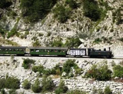 Der Pinienzapfzug auf der Strecke von Nizza nach Digne-les-Bain.