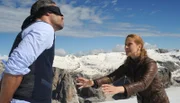 Kommissar Sonja Schwarz (Chiara Schoras) versucht "Capo" Matteo Zanchetti (Tobias Oertel) aus der gefährlichen Situation zu retten.