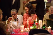 Aristotle Onassis (Alexander Siddig) und Jacqueline Kennedy (Katie Holmes)