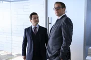 Benny Colón (Freddy Rodriguez, l.); Dr. Jason Bull (Michael Weatherly, r.)
