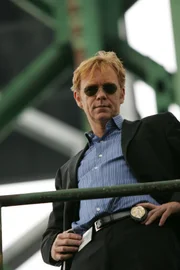 Lt. Horatio Caine (David Caruso) untersucht einen Thriller-Fall.