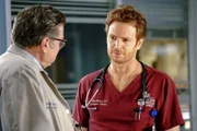 Chicago Med Staffel 6 Folge 11 Oliver Platt als Dr. Daniel Charles, Nick Gehlfuss als Dr. Will Halstead