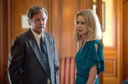 Ted Kennedy (Matthew Perry) und Joan Kennedy (Kristen Hager)