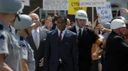 US Marshal (Doug MacLeod, r) und James Meredith (Matthew G. Brown, l)