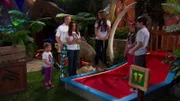 L-R: Chloe Thunderman (Maya Le Clark), Hank Thunderman (Chris Tallman), Barbara "Barb" Thunderman (Rosa Blasi), Phoebe Thunderman (Kira Kosarin), Nora Thunderman (Addison Riecke), Billy Thunderman (Diego Velazquez)