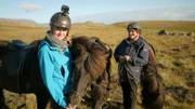 Nina Heins (li.) auf einer Island Pferde Tour.