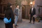 David (Arne Rudolf, M.) erfährt von Simon (Thore Lüthje, r.), dass Ellen (Yun Huang, l.) seit Monaten in ihn verliebt ist.