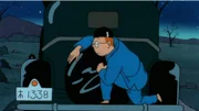 Tim verfolgt die mutmaßlichen Opiumhändler, indem er inkognito auf dem Wagen mitfährt.