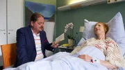 Kriminalhauptkommissar Martin Boldt (Jürgen Tarrach) ist extra aus Hamburg angereist, um sich um seine geschätzte Kollegin Dr. Helene Sturbeck (Katharina Blaschke) zu kümmern, die mit einem Beinbruch im Krankenhaus liegt. Währenddessen müssen sich die anderen Ermittler mit einer schlecht gelaunten Vertretung der Pathologin herumschlagen und dabei noch einen neuen Fall untersuchen: Prof. Dr. Hellmer, eine Transplantationskoryphäe, wird im Ostseeklinikum tot aufgefunden. Es war offenbar Mord. Hat der Professor etwa krumme Geschäfte mit den Spenderorganen betrieben, oder war es die Rache eines unzufriedenen Verwandten eines Patienten?