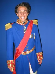 Heute schaut Willi hinter die Kulissen des Musical-Theaters in Füssen. Willi darf als König Ludwig II. auf die Bühne.