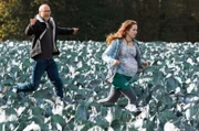 Gerd (Peter Lohmeyer) holt Nele (Lorna zu Solms) ein und die beiden reden endlich - seine 17jährige Tochter ist schwanger ...