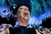 Markus Beisel singt „Ich bin, was ich bin“ im Musical „La Cage aux Folles“.