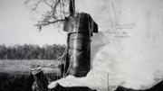 Beim Absturz eines Bombers in Goldsboro (USA) gingen auch zwei Wasserstoffbomben nieder, die jedoch nicht detonierten. Bei einer der Bomben öffnete sich der Fallschirm, wodurch sie relativ unbeschädigt blieb.