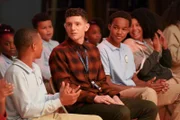 Vorne: Jacob Hill (Chris Perfetti, m.), Clarence (Zakai Biagas-Bey, r.)