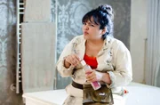 Meral (Sara Fazilat) ist nicht einverstanden mit Rosas Plänen.