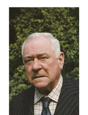 Charlie Magwood (George Baker) will sein verfallenes Herrenhaus verkaufen. Und er hat es verdächtig eilig damit.