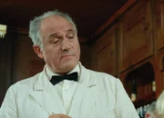 Die 6 Kummerbuben  Rettung in Sicht Staffel 1, Episode 4 Stets zu Diensten: Ettore Cella als Kellner