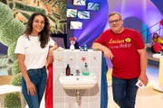 Studiogast und Ärztin Dr. Florence Randrianarisoa kennt sich mit Medizin bestens aus und erklärt unter anderem, warum Händewaschen so wichtig ist.