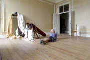 Durch die leerstehende Villa von Joao fühlt sich Liane  (Gesine Cukrowski) inspiriert und an ihre berufliche Vergangenheit als Dekorateurin erinnert.
