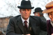 Detective Murdoch (Yannick Bisson)