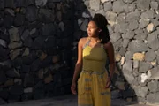 Amara (Shalisha James-Davis) ist auf sich allein gestellt.