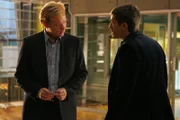 Ryan Wolfe (Jonathan Togo, r.) und Lt. Horatio Caine (David Caruso, l.) an der Miami Universität.