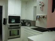 Noch kein schöner Anblick: Joanna und Chip Gaines müssen dieses Mal ein geeignetes Haus für den wohl begehrtesten Junggesellen in Waco, Texas finden. Das "Red Roof House", das "Bachelor Pad" oder das "Peach House" stehen zur Verfügung ...