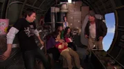 Spencer Shay (Jerry Trainor, l.), Freddie Benson (Nathan Kress, 3.v.l.), Sam Puckett (Jennette McCurdy, 3.v.r.), Carly Shay (Miranda Cosgrove, 2.v.r.), Freight Dog (Don Stark, r.)