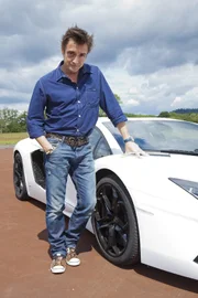 Richard Hammond testet den V12 Lamborghini Aventador auf der Top Gear-Teststrecke.