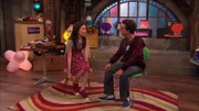 Carly Shay (Miranda Cosgrove), Jonah (Aaron Albert)