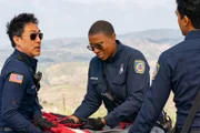(v.l.n.r.) Howie "Chimney" Han (Kenneth Choi); Henrietta "Hen" Wilson (Aisha Hinds); Ravi Panikkar (Anirudh Pisharody)