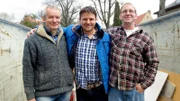 Trödelexperte Marco Heuberg (mi.) mit Hartmut (li.) und Dirk (re.)