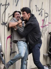 Bodhi (Dionysio Basco, l.); Adam Noshimuri (Ian Anthony Dale, r.)