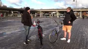 Carsten (li.) und Jean treten in einem Fahrradrennen von Lütten Klein nach Bad Doberan gegeneinander an. Der Verlierer muss ein Abendessen beim Mexikaner bezahlen. Wer wird das Rennen gewinnen?