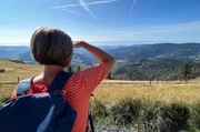 Spektakulär: Der Blick vom Belchen, einer der Höhepunkte, bevor es auf dem Westweg weiter nach Basel geht. Der Westweg ist einer der ältesten Fernwanderwege Deutschlands und sehr beliebt.