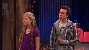 L-R: Sam Puckett (Jennette McCurdy), Jonah (Aaron Albert)